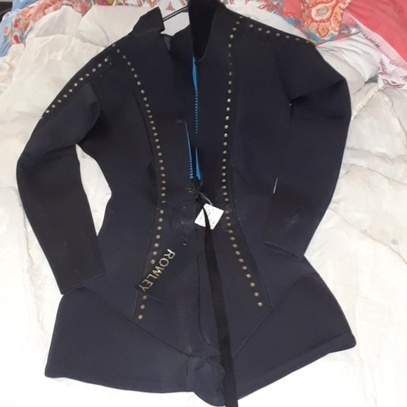 ROWLEY JUMPER BLACK WITH GOLD - Picture 1 of 4